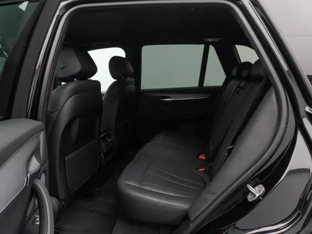BMW X5 M view 25
