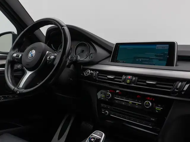 BMW X5 M view 22