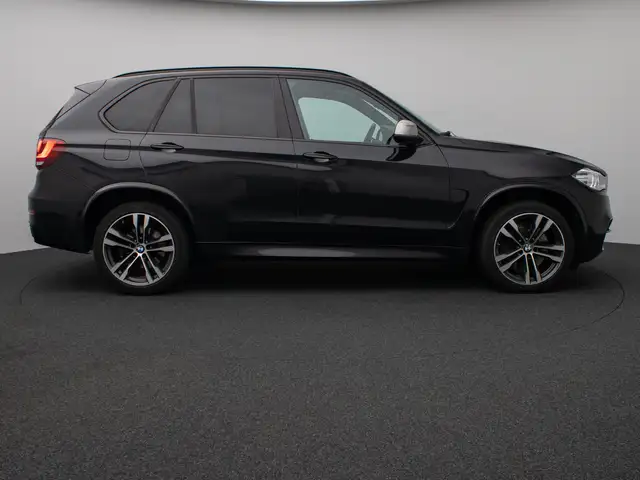 BMW X5 M view 5