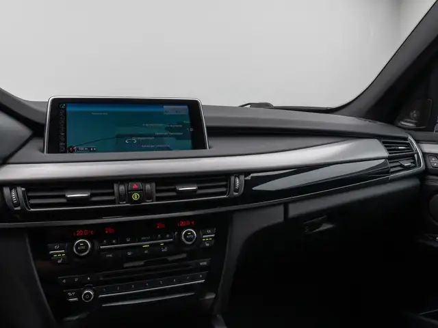 BMW X5 M view 21