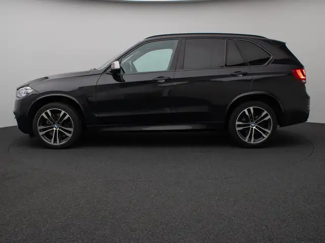 BMW X5 M view 11
