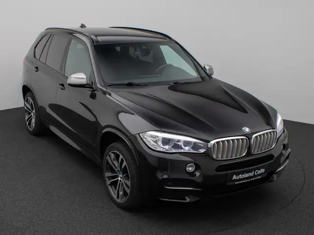 BMW X5 M view 3