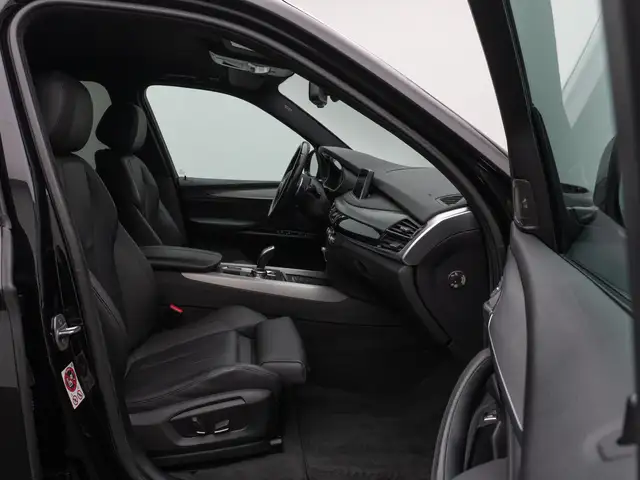 BMW X5 M view 24