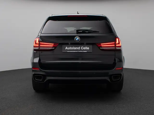 BMW X5 M view 8
