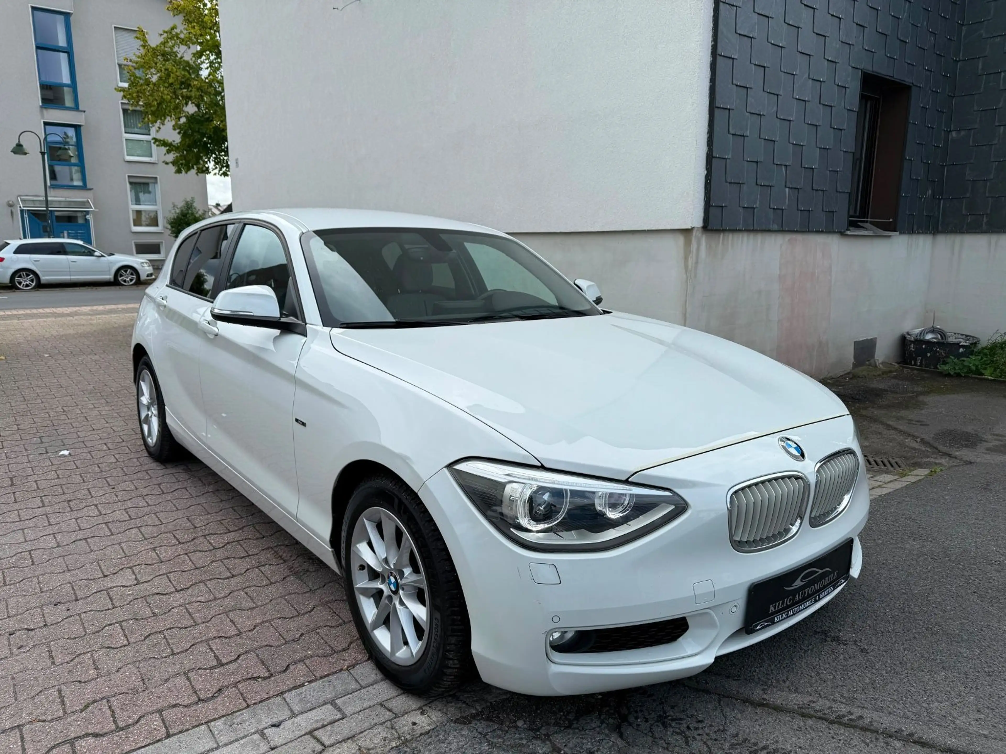 BMW 118 i Automatik*2.Hand*BiXenon*Navi*Kamera*AHK — photo 4