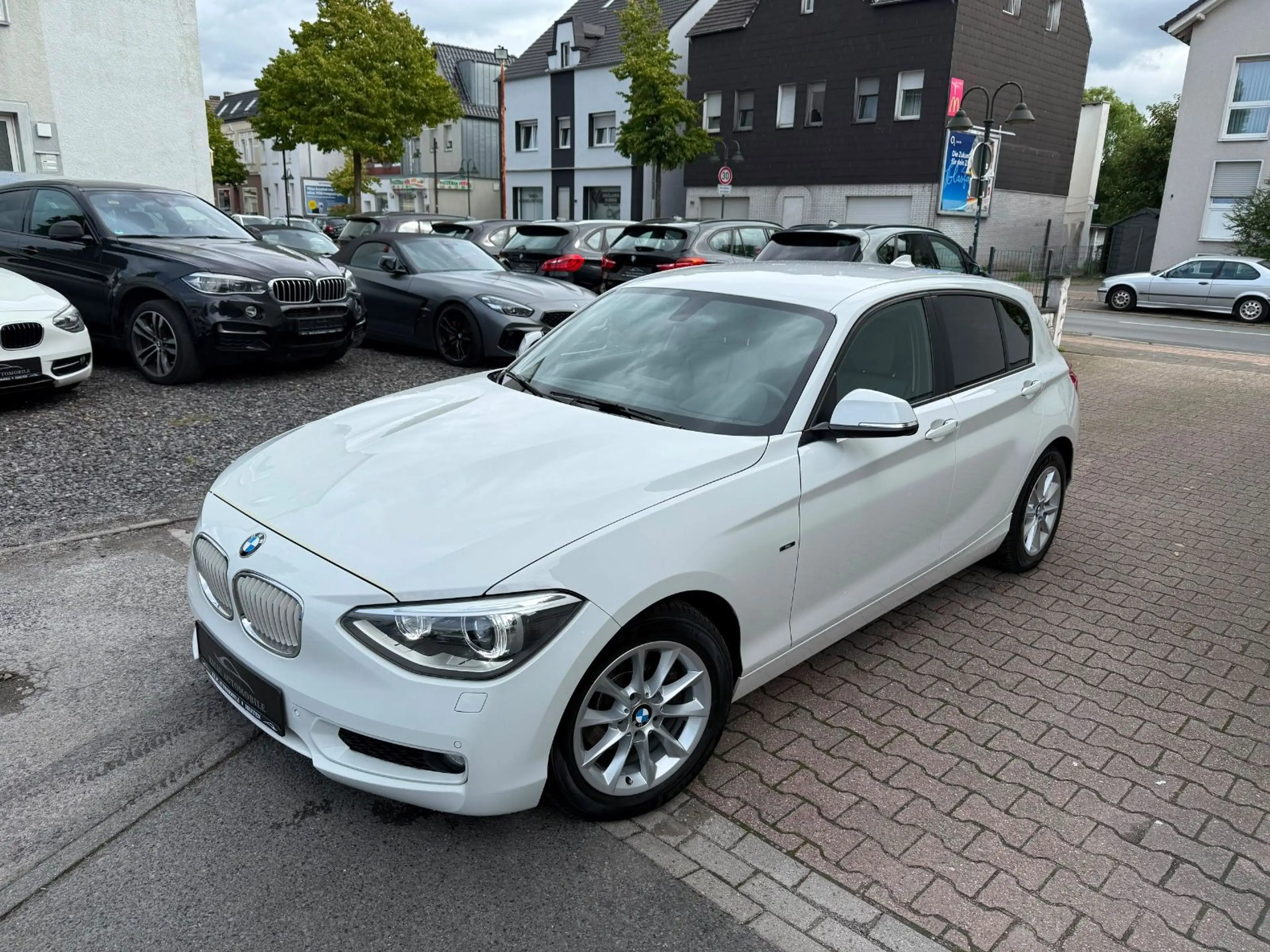 BMW 118 i Automatik*2.Hand*BiXenon*Navi*Kamera*AHK — photo 2