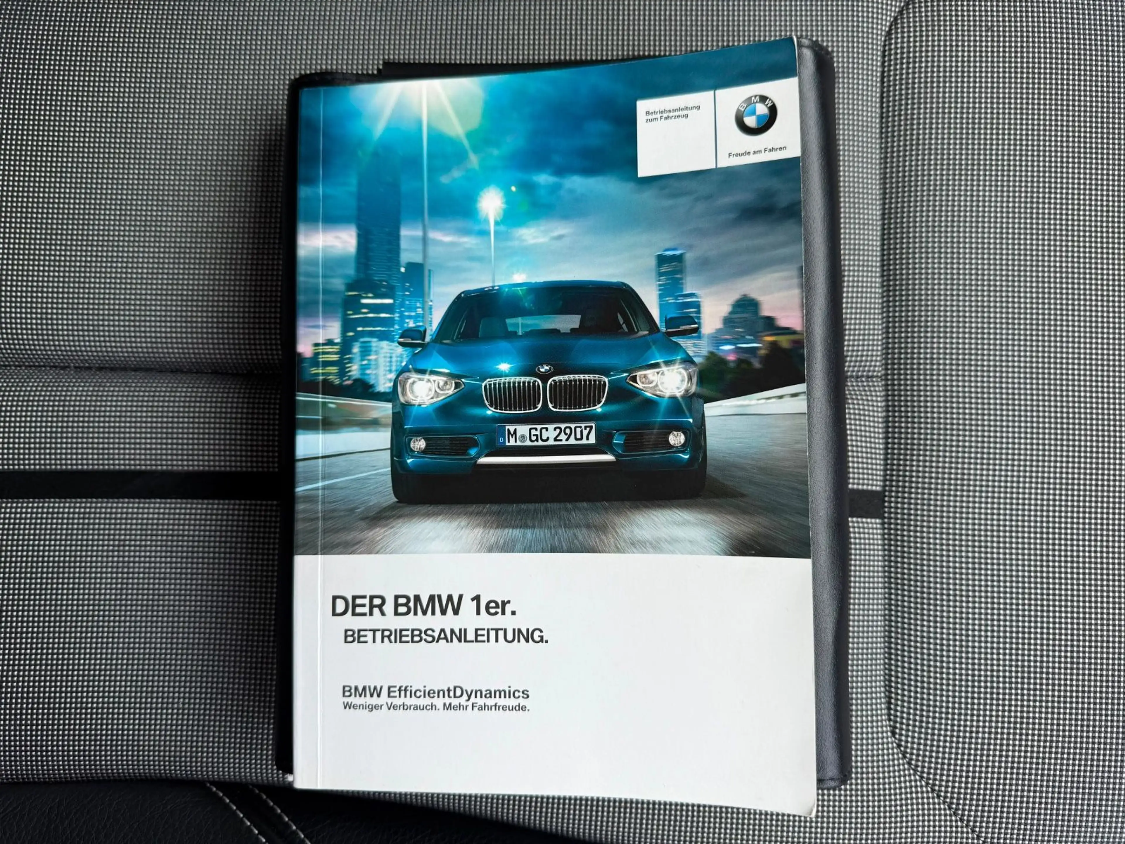 BMW 118 i Automatik*2.Hand*BiXenon*Navi*Kamera*AHK — photo 24