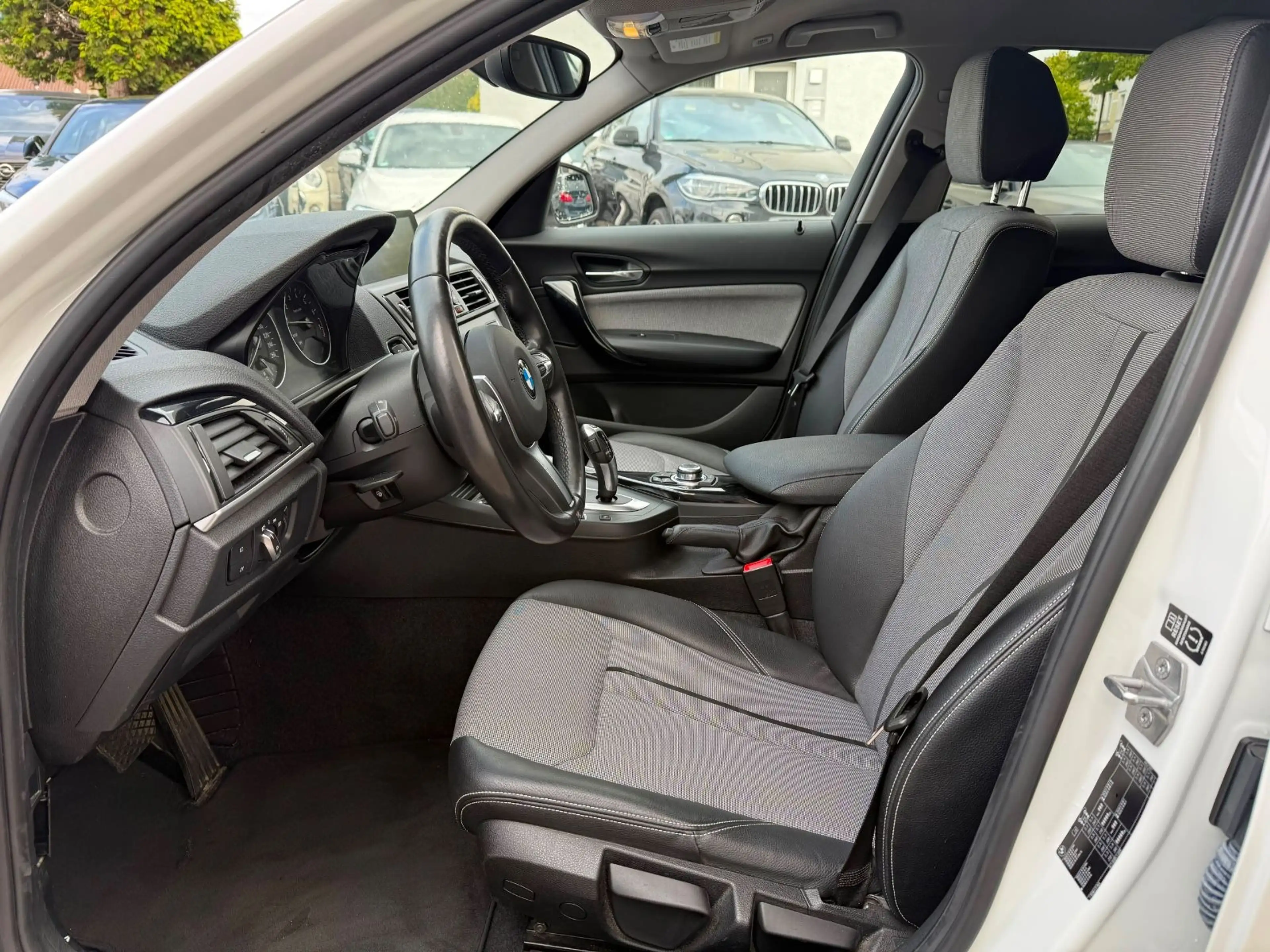 BMW 118 i Automatik*2.Hand*BiXenon*Navi*Kamera*AHK — photo 10