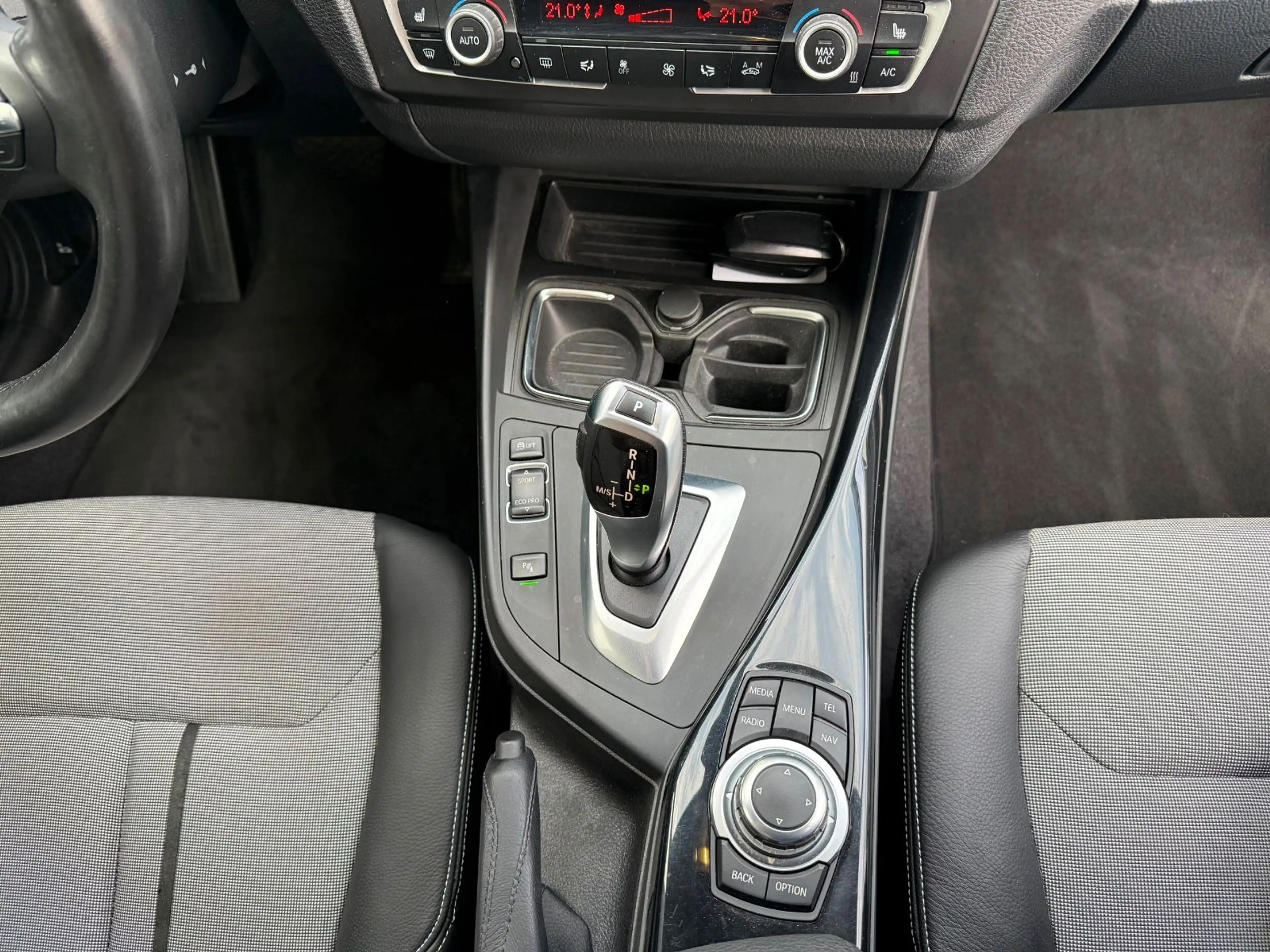 BMW 118 i Automatik*2.Hand*BiXenon*Navi*Kamera*AHK — photo 15