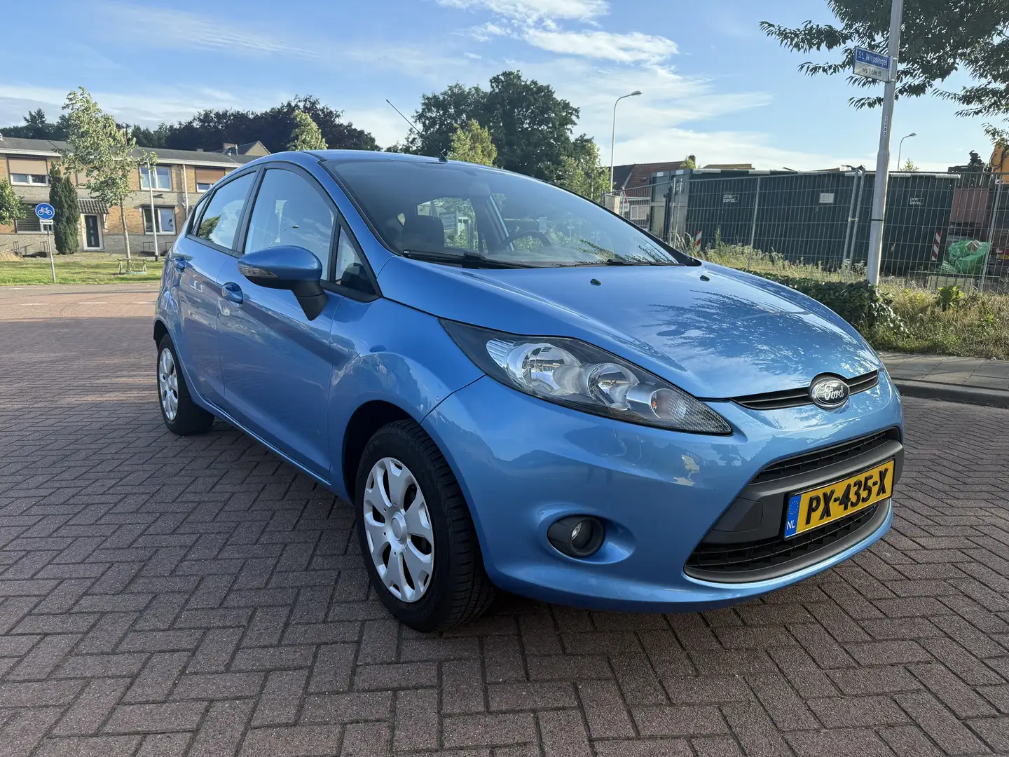 Ford Fiesta 1.25 Trend 5 Deurs Airco Trekhaak 2012 zeer mooi Blauw - 2