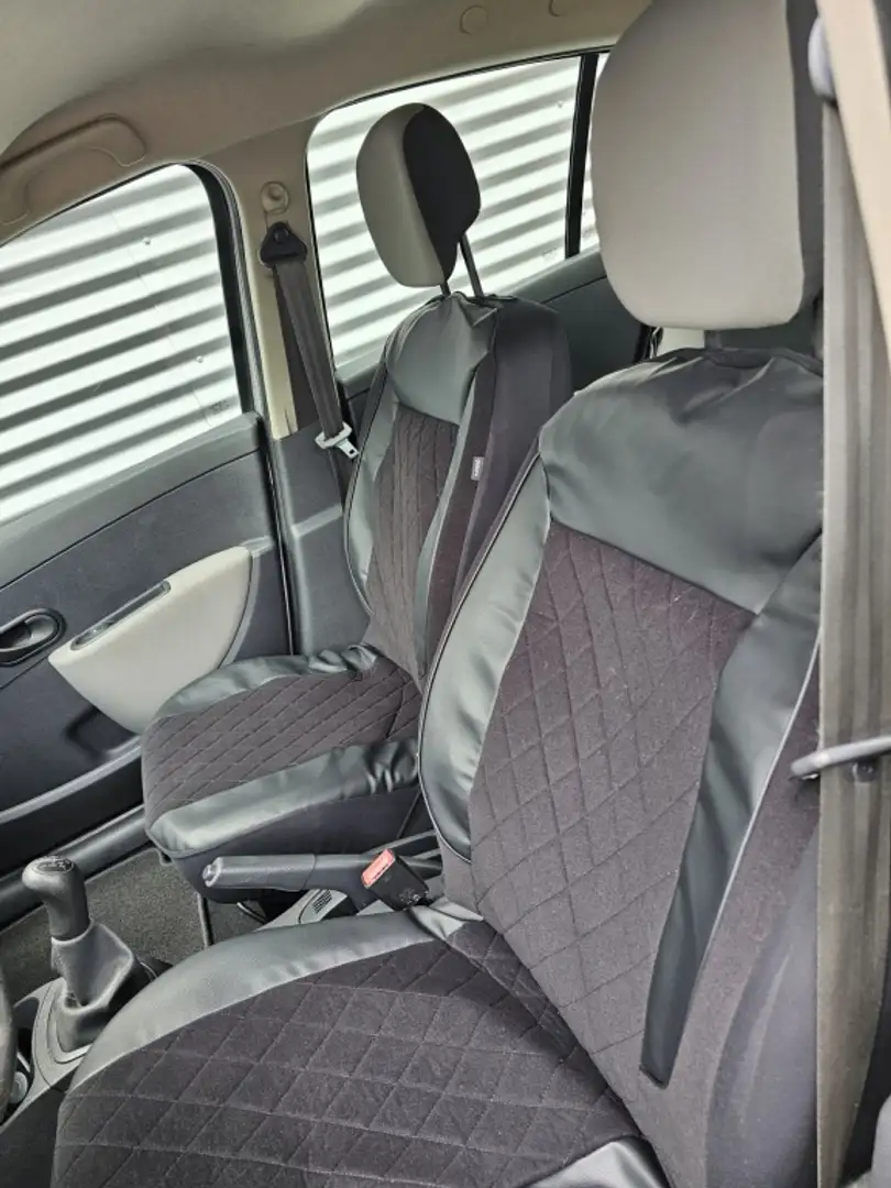 Renault Clio 1.2 Special Gris - 2