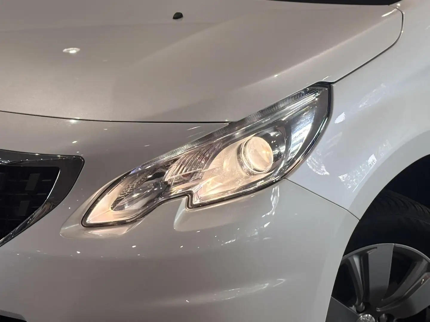 Peugeot 2008 Blue Lion 1.2 Turbo 110pk | PANODAK | CLIMA | NAVI Wit - 2