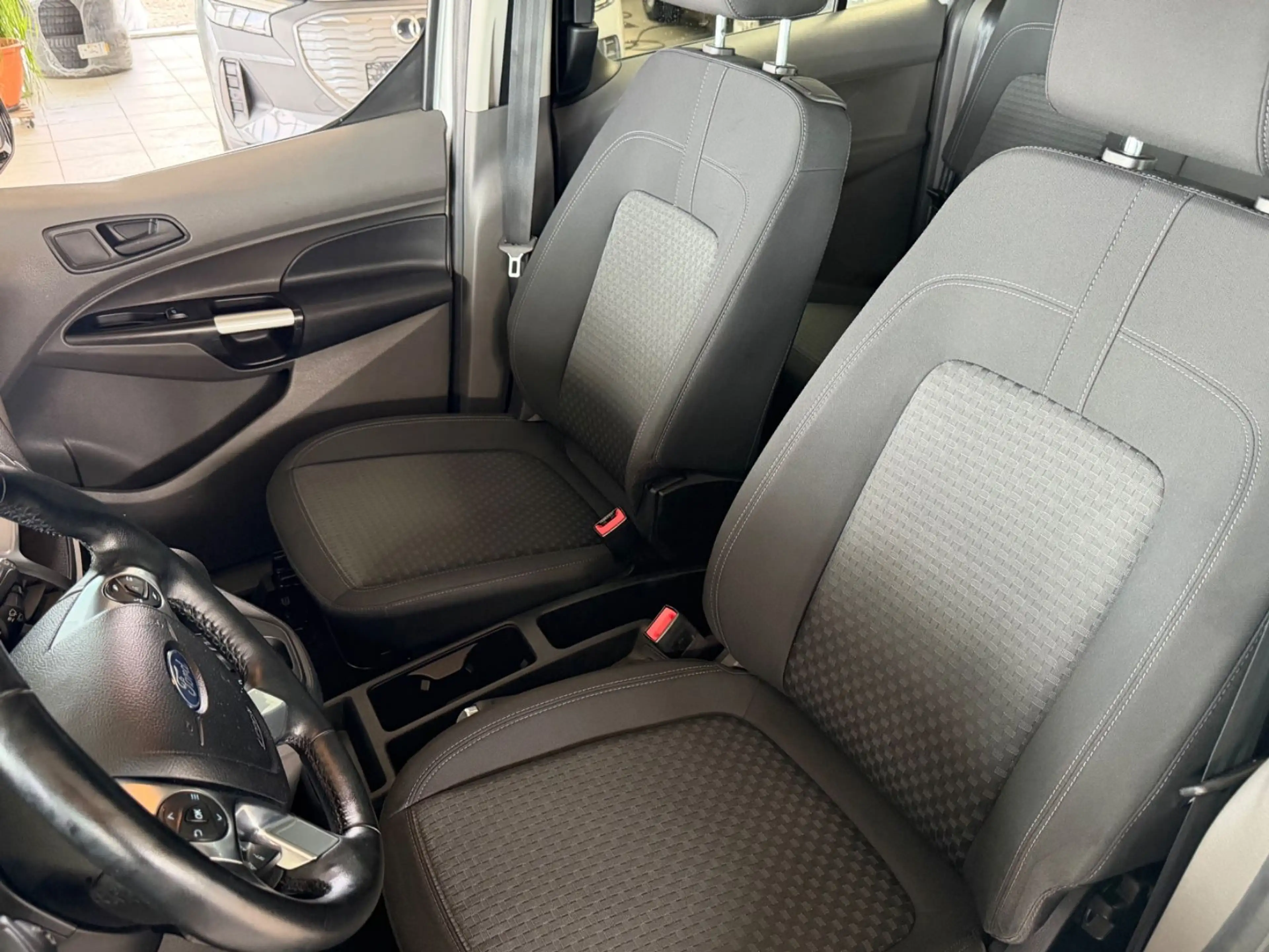 Ford Grand Tourneo Kombi Lang Trend LM SHZ KLIMA — photo 12