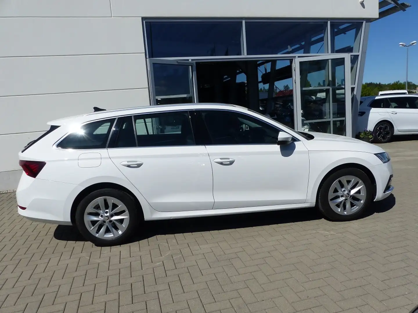 Skoda Octavia Combi 2.0 TDI Style *LED*ACC*PDC* Blanco - 2