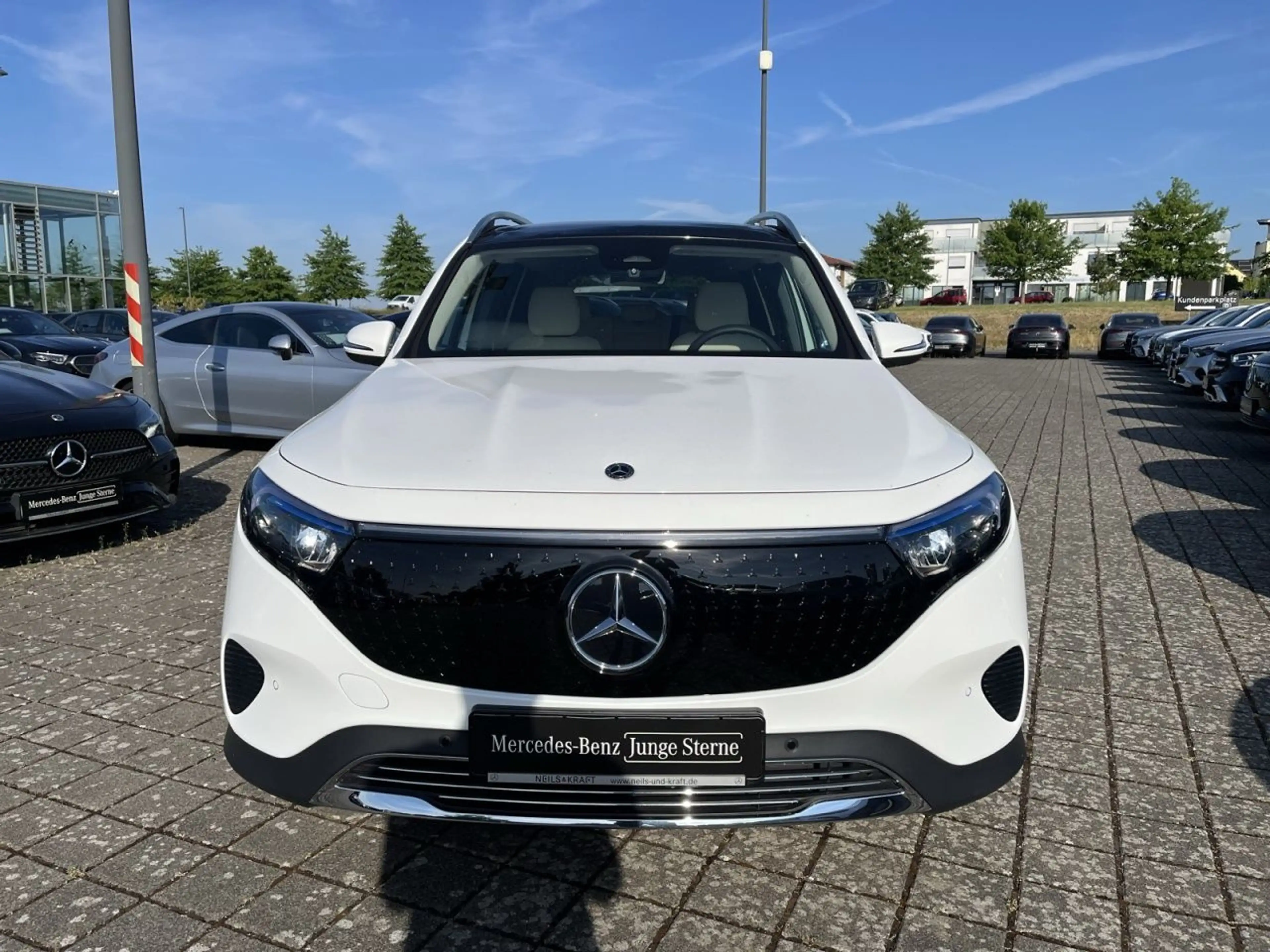 Mercedes-Benz EQB 350 4MATIC PROGRESSIVE+TOTW+AMBIENTE+PANO — photo 3