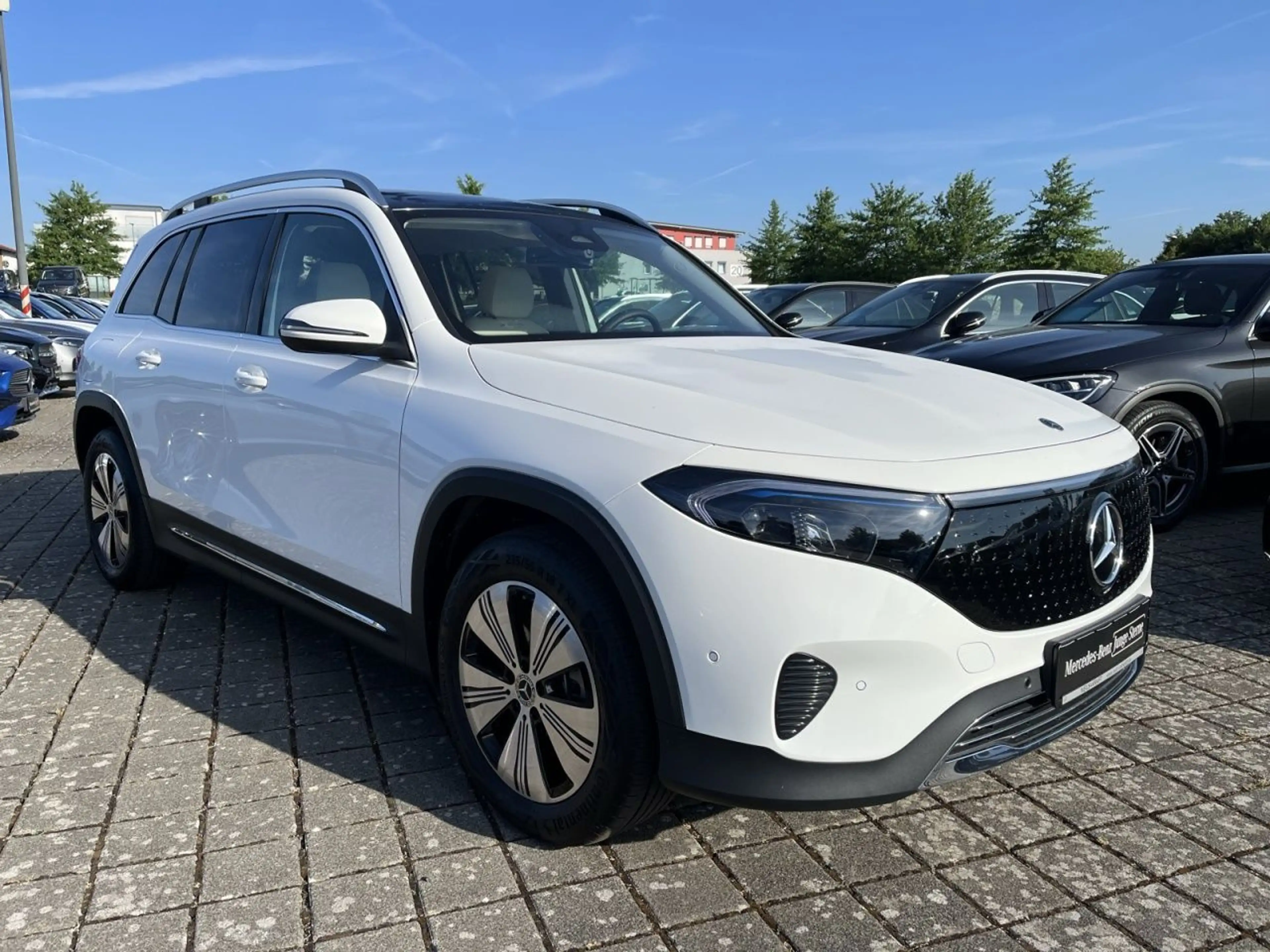 Mercedes-Benz EQB 350 4MATIC PROGRESSIVE+TOTW+AMBIENTE+PANO — photo 4