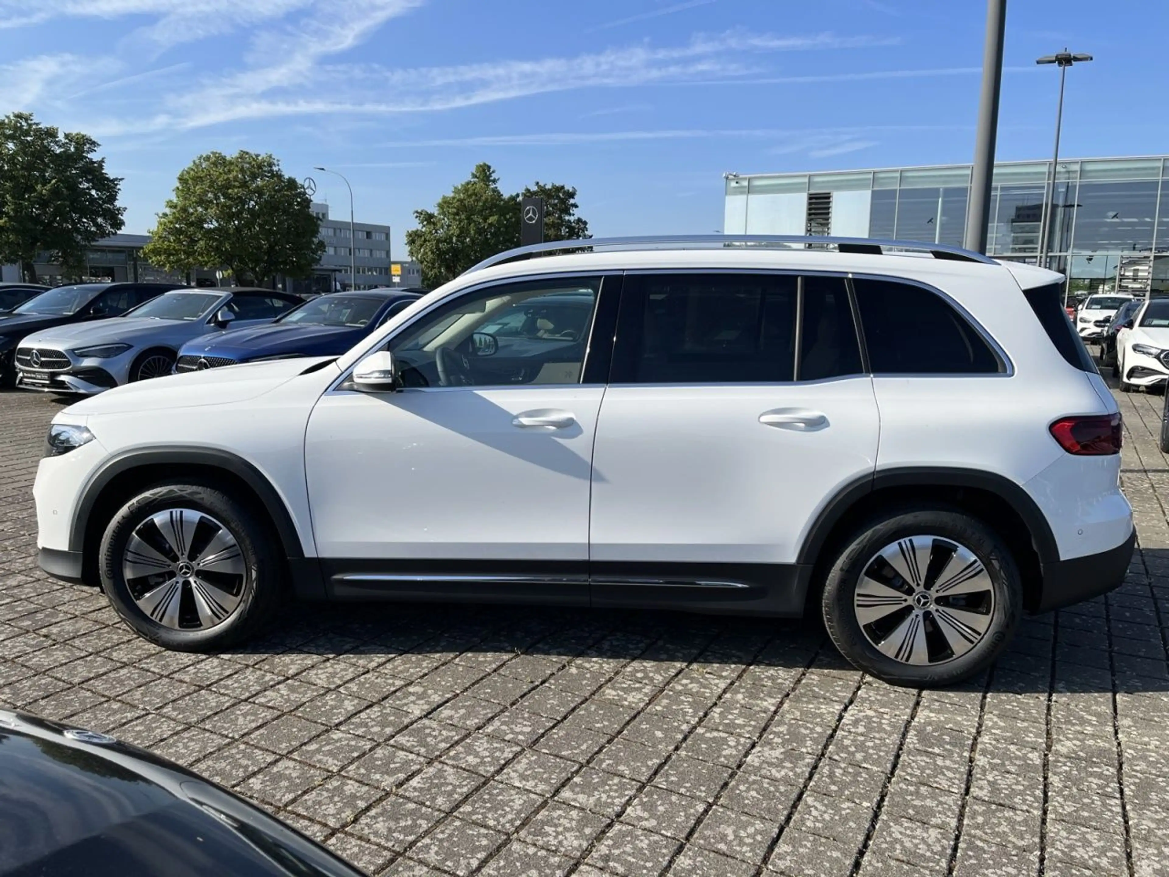 Mercedes-Benz EQB 350 4MATIC PROGRESSIVE+TOTW+AMBIENTE+PANO — photo 9