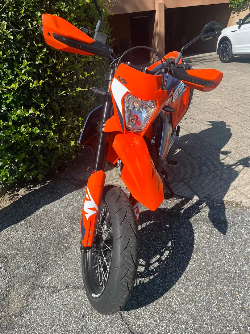 KTM 690 SMC R Orange - 1