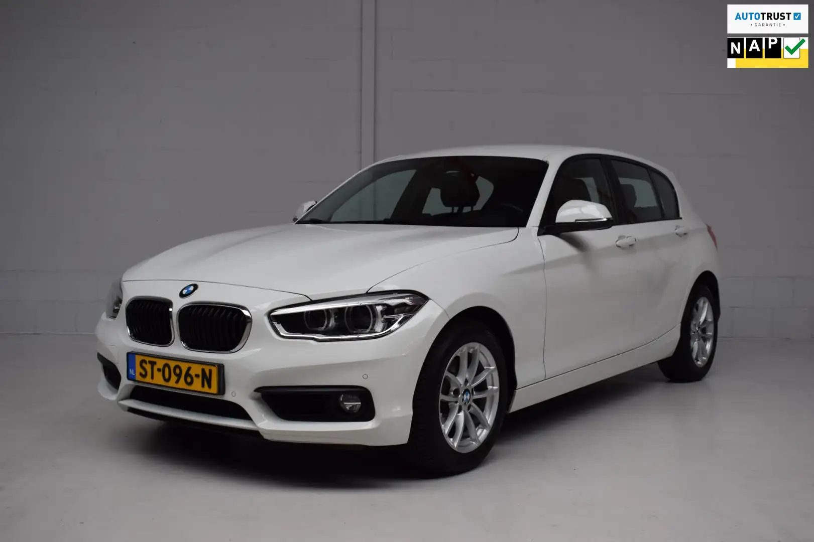 BMW 120 1-serie 120i 184PK AUT8 LEER / NAVIGATIE / LED / P Wit - 1