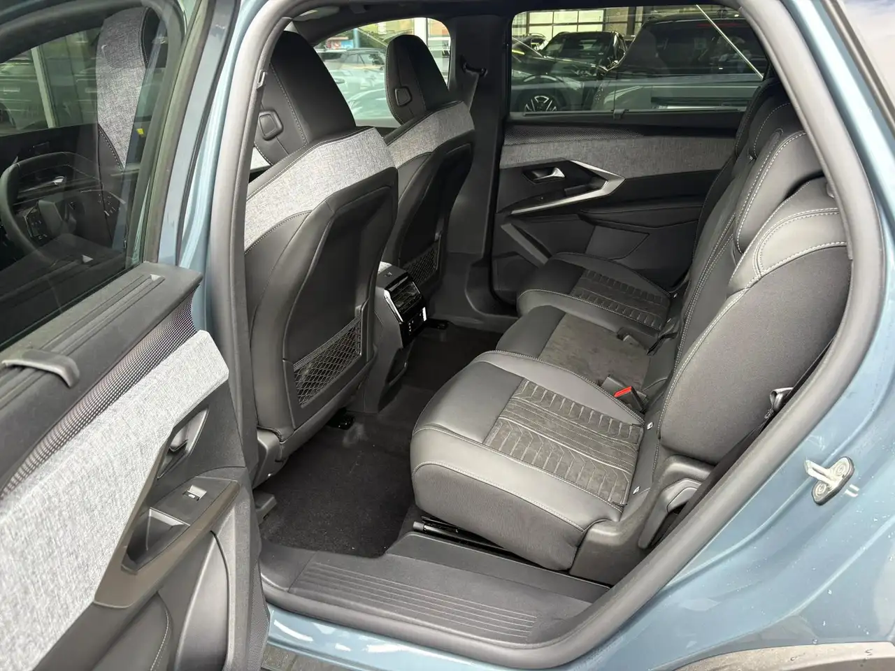 Peugeot 5008 GT Exclus.145 MHEV EAT 7-Sitz AHK Navi 360, миниатюра 6