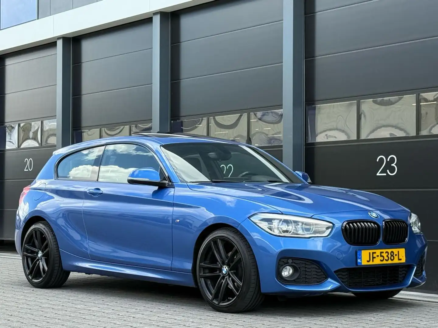 BMW 114 1-serie 114d M-Pakket Dak Clima EURO-6 Blauw - 2