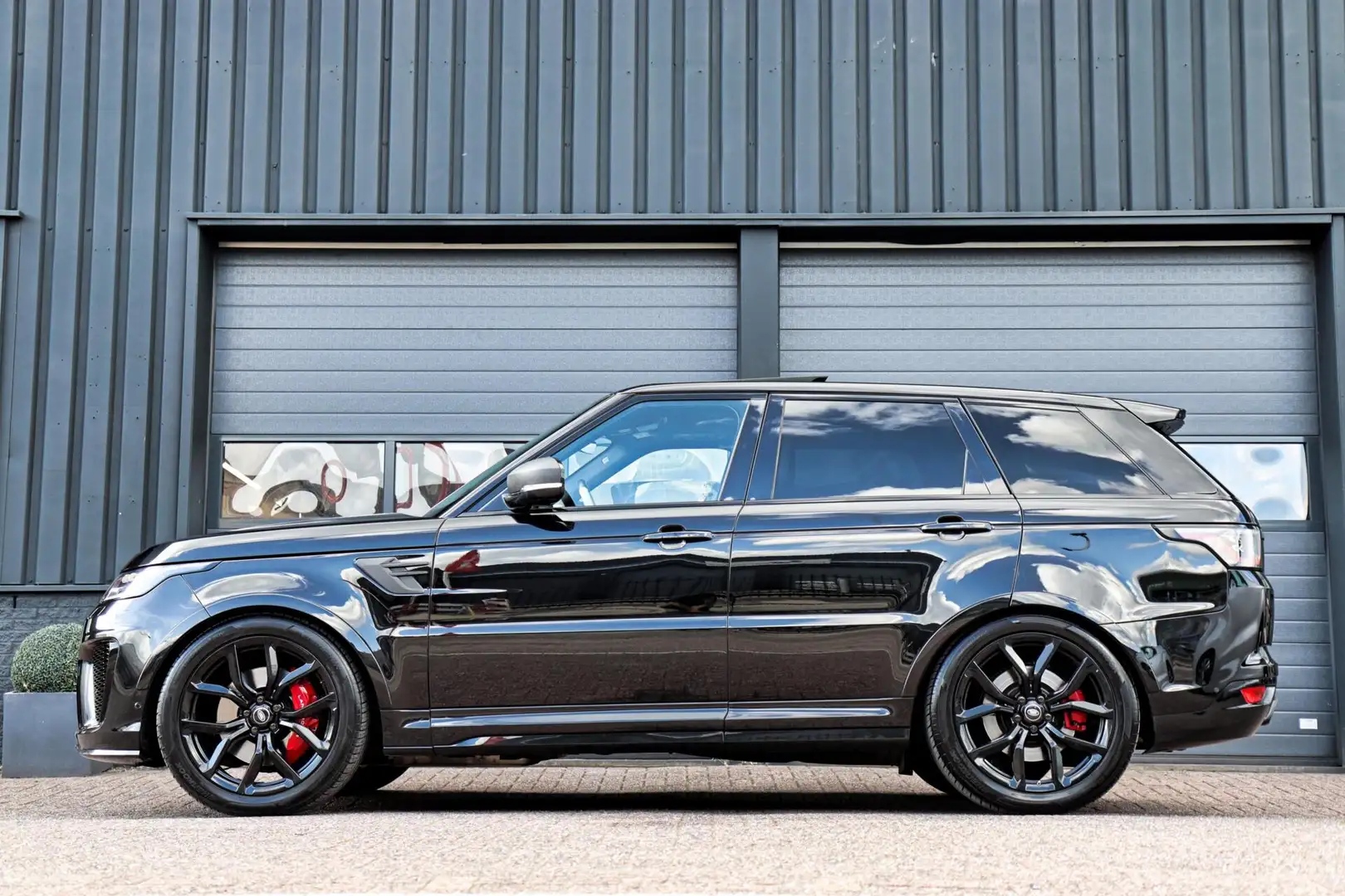 Land Rover Range Rover Sport 5.0 V8 SC SVR /PANODAK/LUCHTVERING/MEMORY/HUD/MERI Zwart - 2