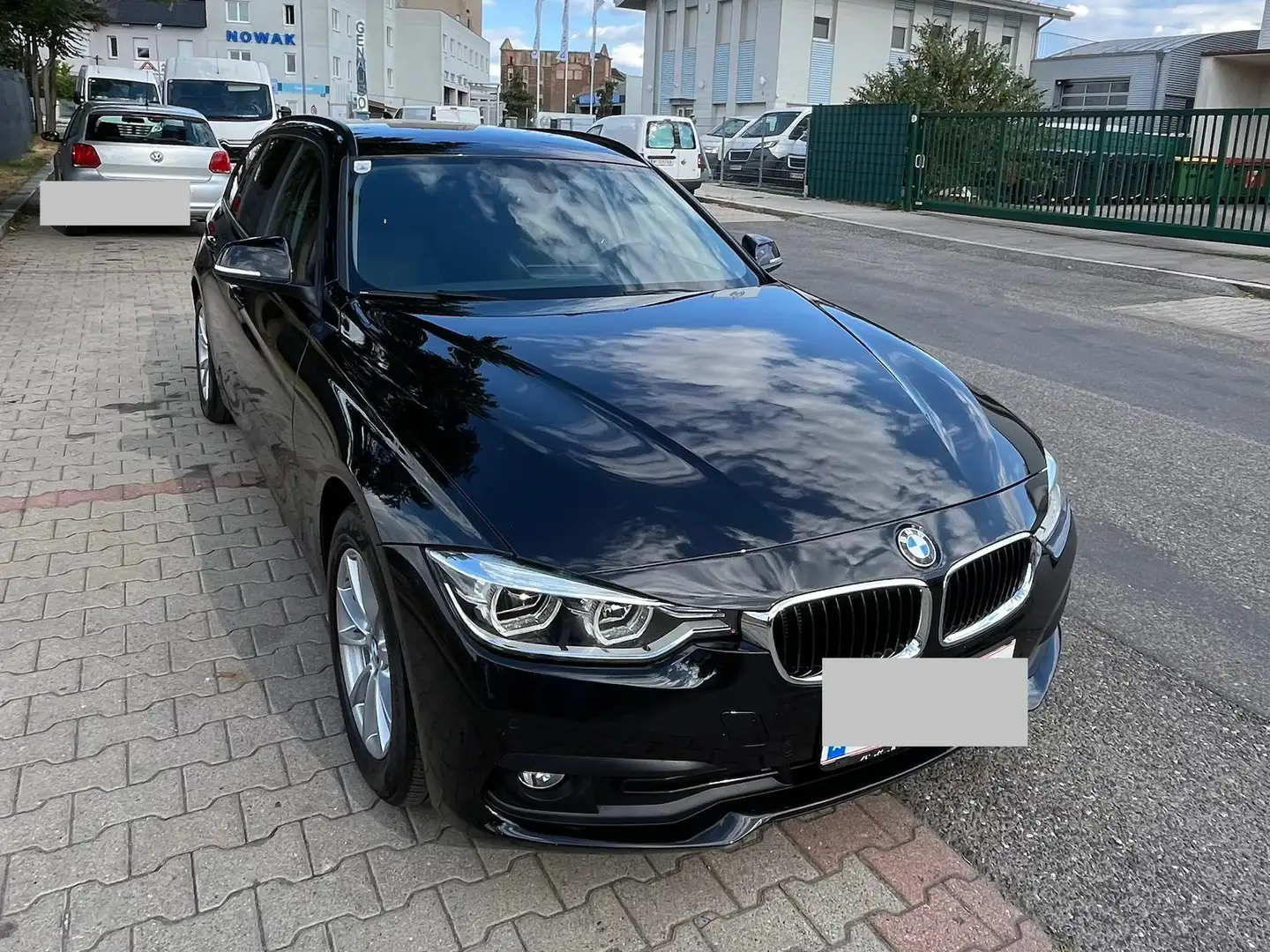 BMW 318 318d Touring Aut. Schwarz - 2
