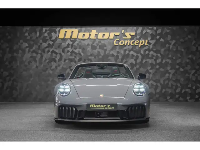 Porsche 911 view 4
