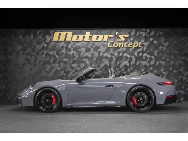 Porsche 911 view 2