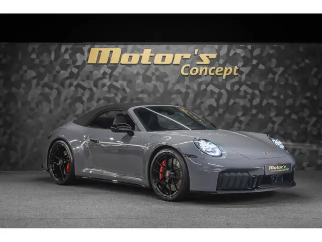 Porsche 911 view 6