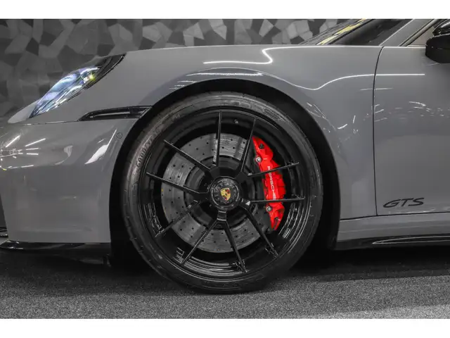 Porsche 911 view 14