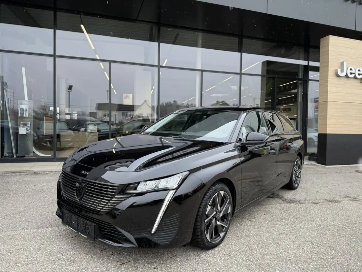 Peugeot 308 SW ALLURE Hybrid 145 e-DCS6 Schwarz - 1
