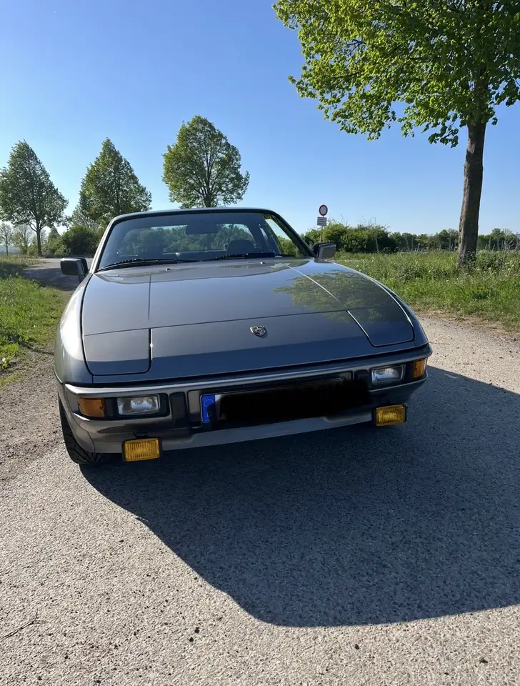 Porsche 924