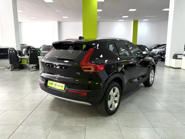 Volvo XC40 T2 Momentum Core man 2021, foto 5