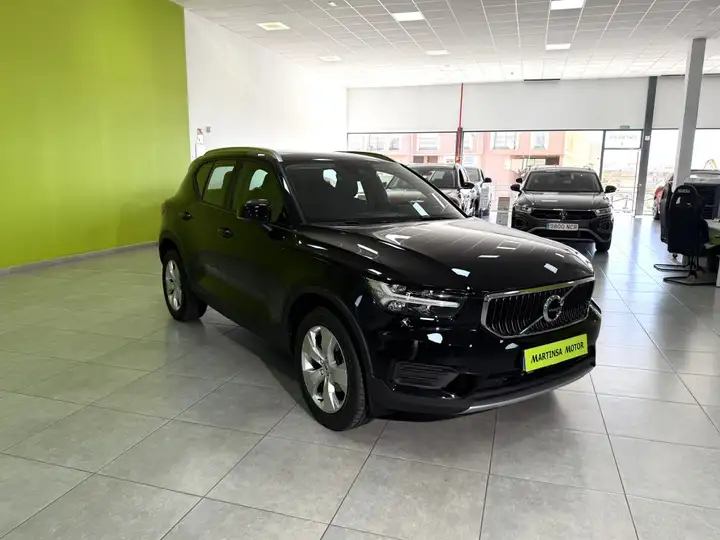 Volvo XC40 T2 Momentum Core man 2021, foto 3