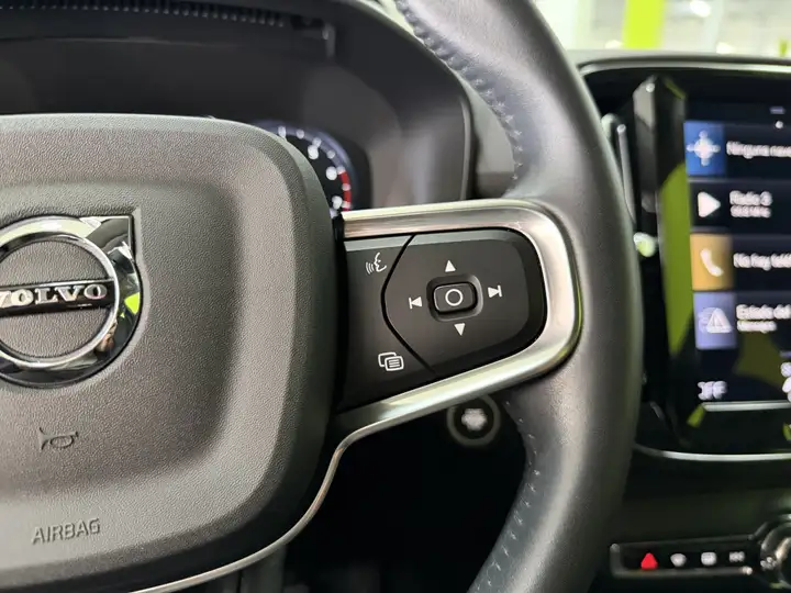 Volvo XC40 T2 Momentum Core man 2021, foto 21
