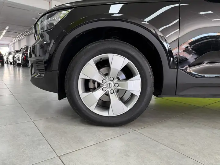 Volvo XC40 T2 Momentum Core man 2021, foto 31