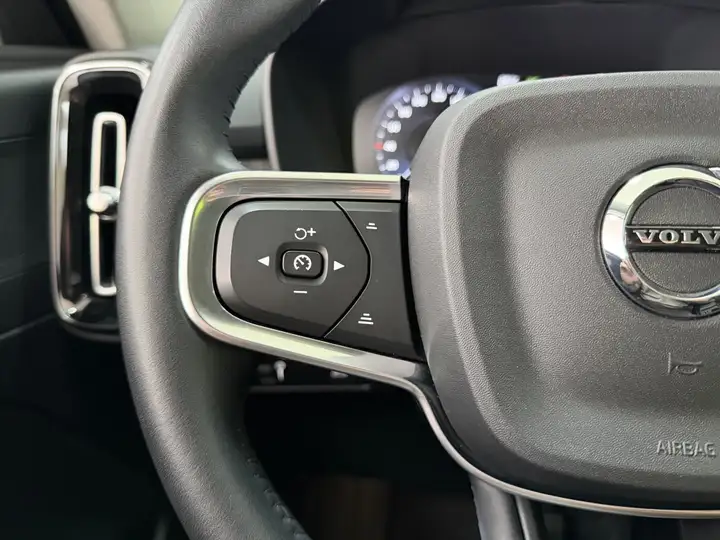 Volvo XC40 T2 Momentum Core man 2021, foto 22