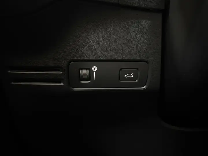 Volvo XC40 T2 Momentum Core man 2021, foto 24