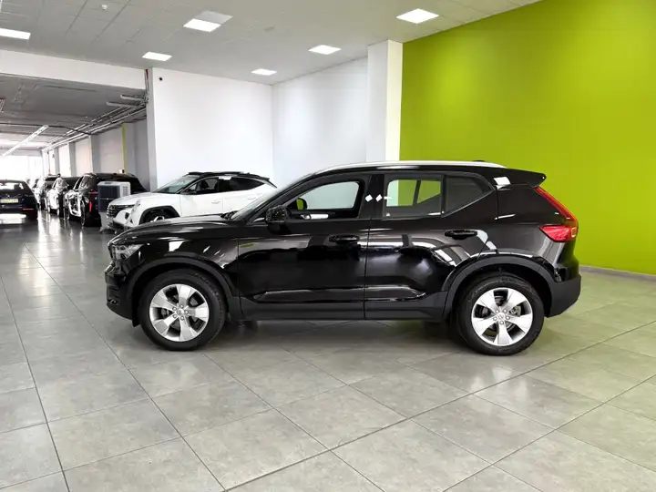 Volvo XC40 T2 Momentum Core man 2021, foto 8