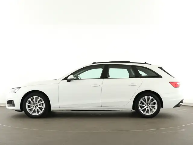 Audi A4 view 4