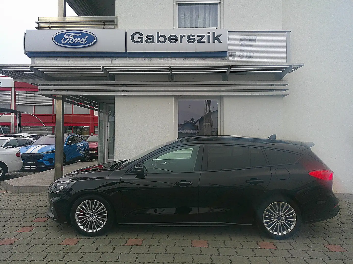 Ford Focus ST  Traveller 2,0 EcoBlue SCR ST mit Styling-Paket Schwarz - 2