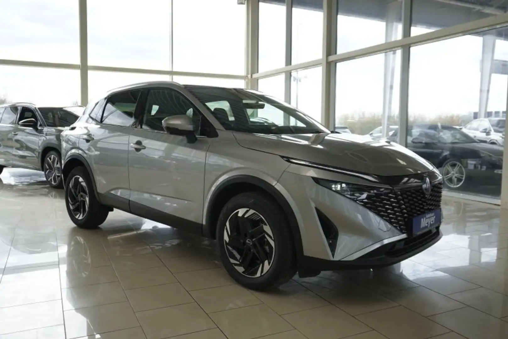 Nissan Qashqai 1,3 DIG-T Xtronic Pano/LED/Navi/Kamera/Keyless   * Silber - 2