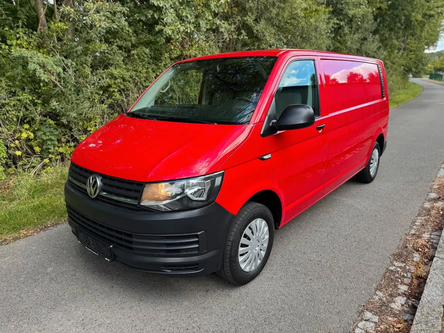Volkswagen T6 Transporter T6 L2H1 Klima AHK PDC Rot - 1