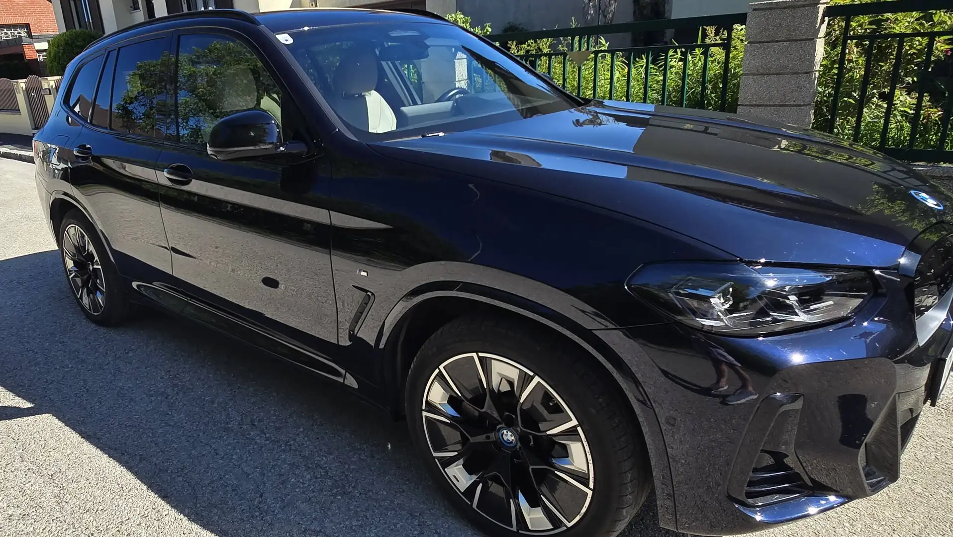 BMW iX3 iX3 M Sport Impressive Schwarz - 1