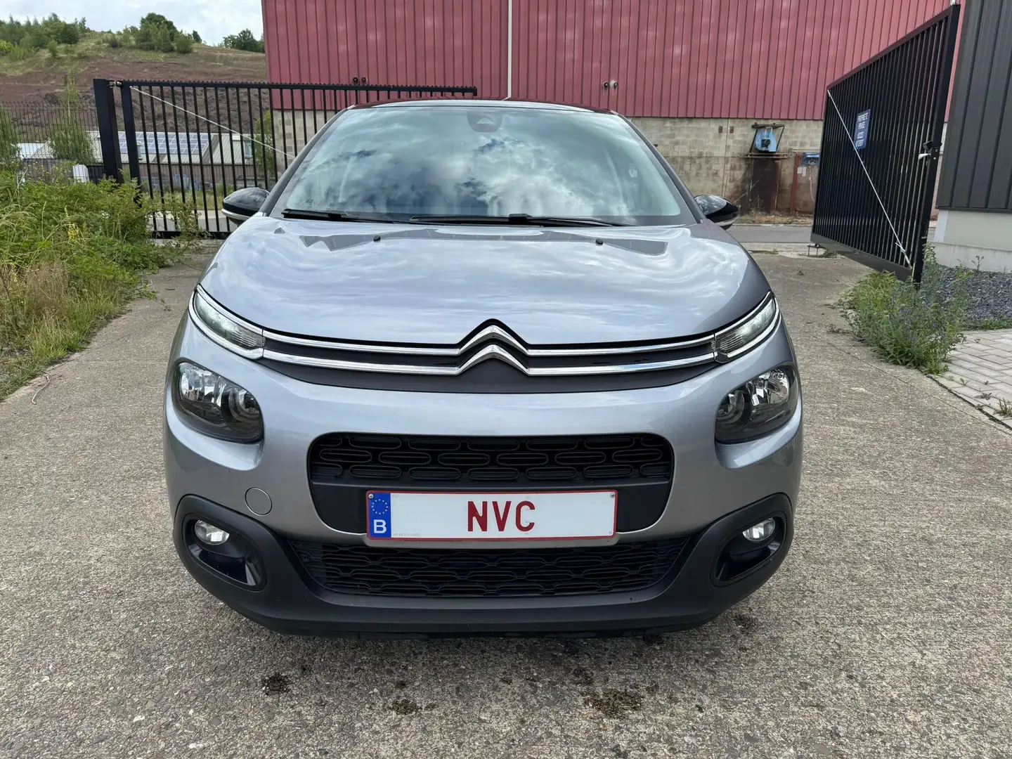 Citroen C3 1.5 BlueHDi Shine Toit Panoramique/Sièges chauf Gris - 2