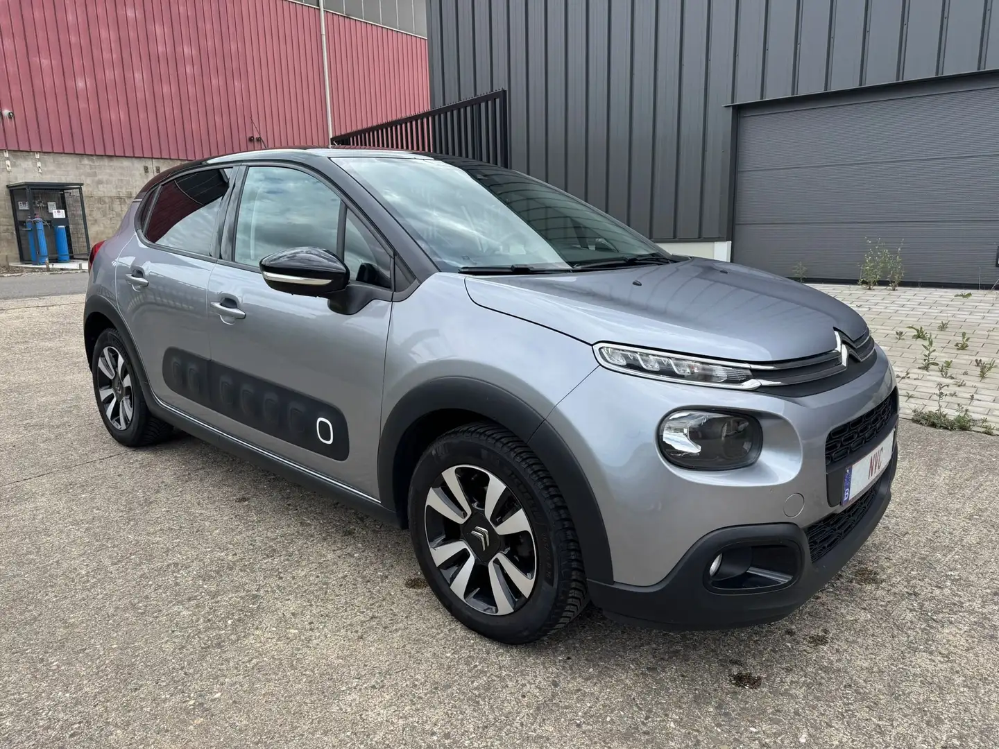 Citroen C3 1.5 BlueHDi Shine Toit Panoramique/Sièges chauf Gris - 1