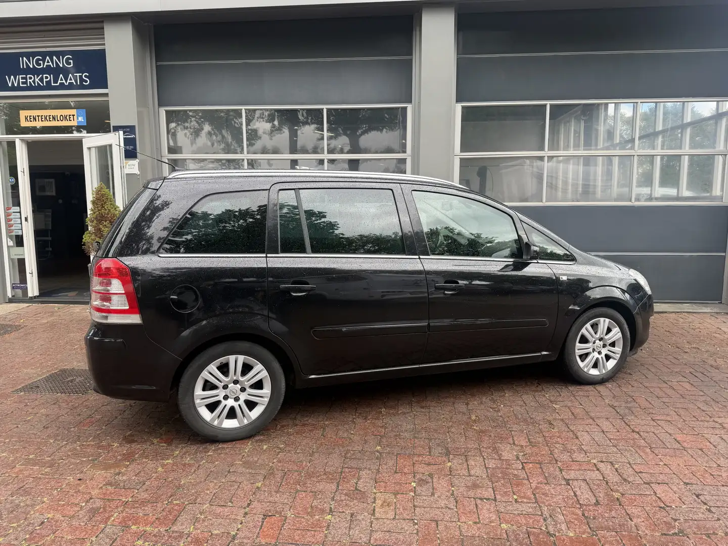 Opel Zafira 2.2 Cosmom Bj 2008 Leer,Automaat,16Inch,Clima Zwart - 2