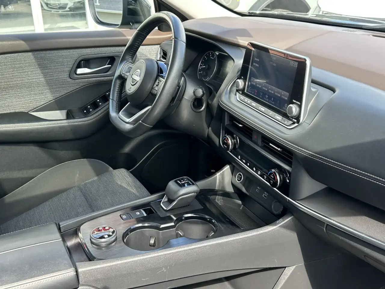 Nissan Rogue снимка Nissan Rogue