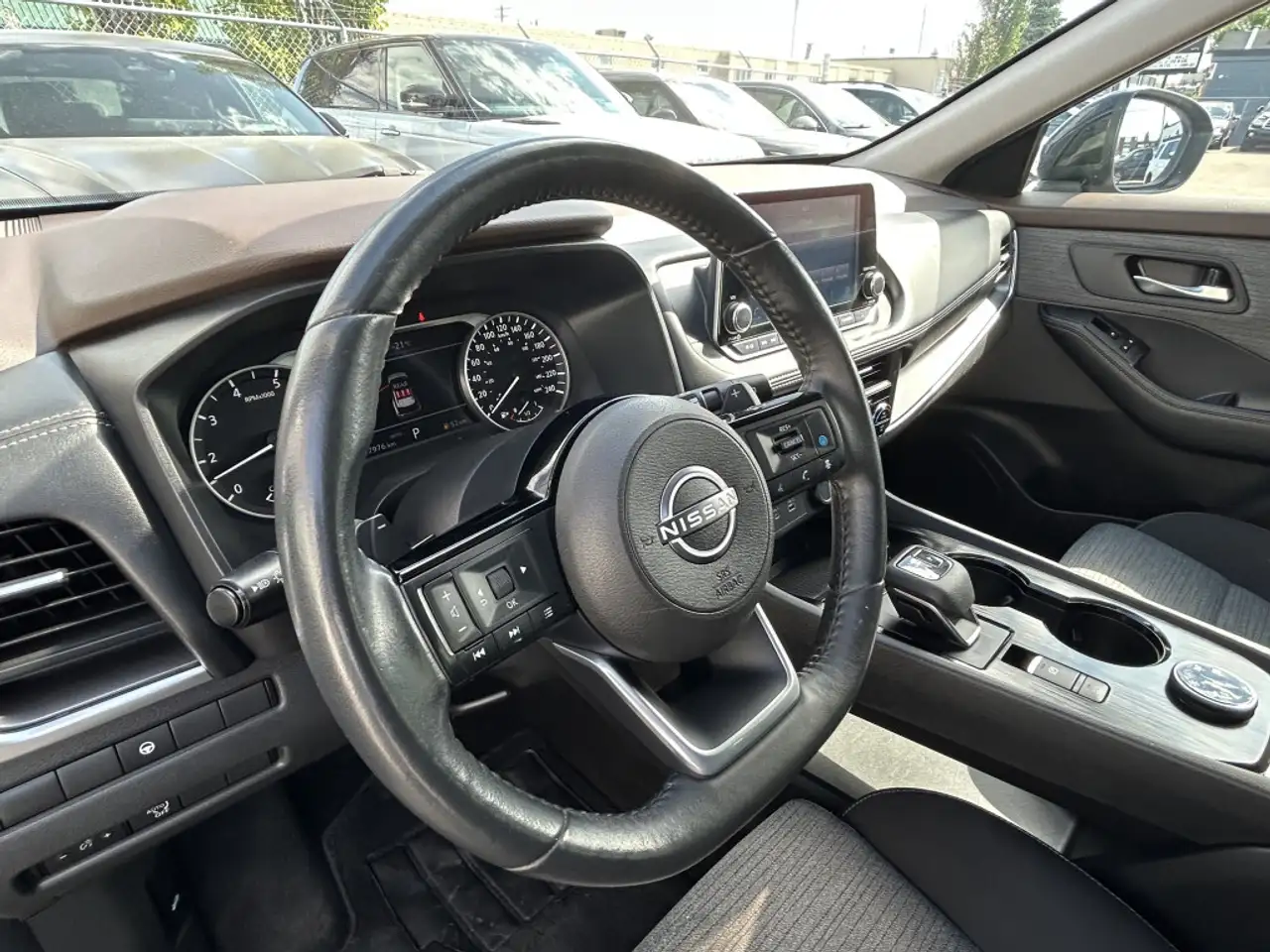 Nissan Rogue снимка Nissan Rogue